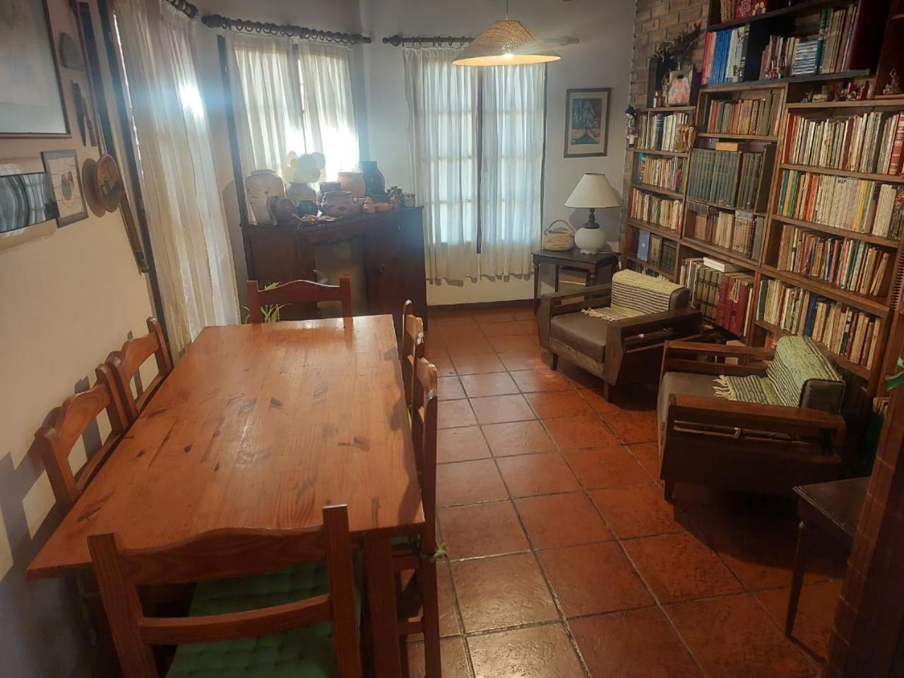 Casa Confortable - Parque Central - Estacionamiento, Patio, 3 Banos, 5 Habitaciones - La Cieneguita Exterior photo