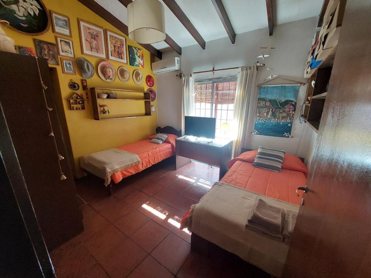 Casa Confortable - Parque Central - Estacionamiento, Patio, 3 Banos, 5 Habitaciones - La Cieneguita Exterior photo
